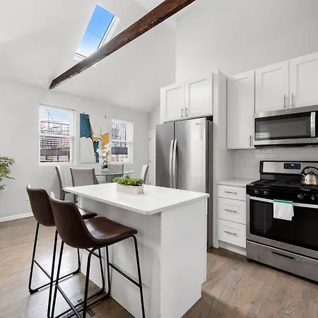Villa Chicago Treasure 4 Bed Getaway